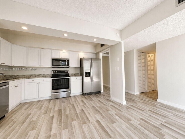 20200 W Country Club Dr Unit PH16