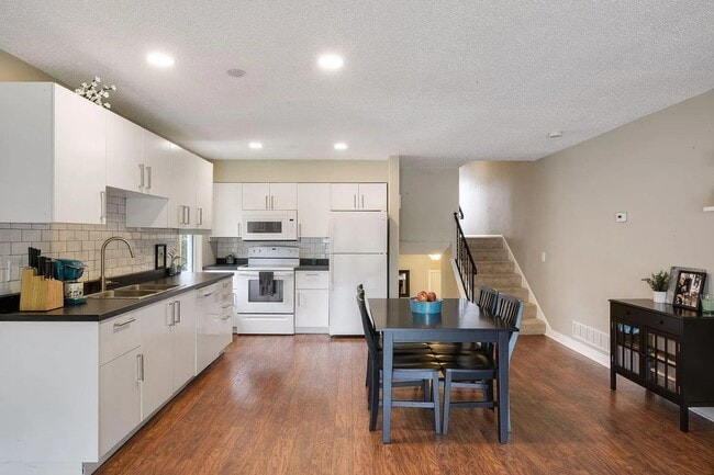 Photo - 1027 24th Ave NE Unit 1