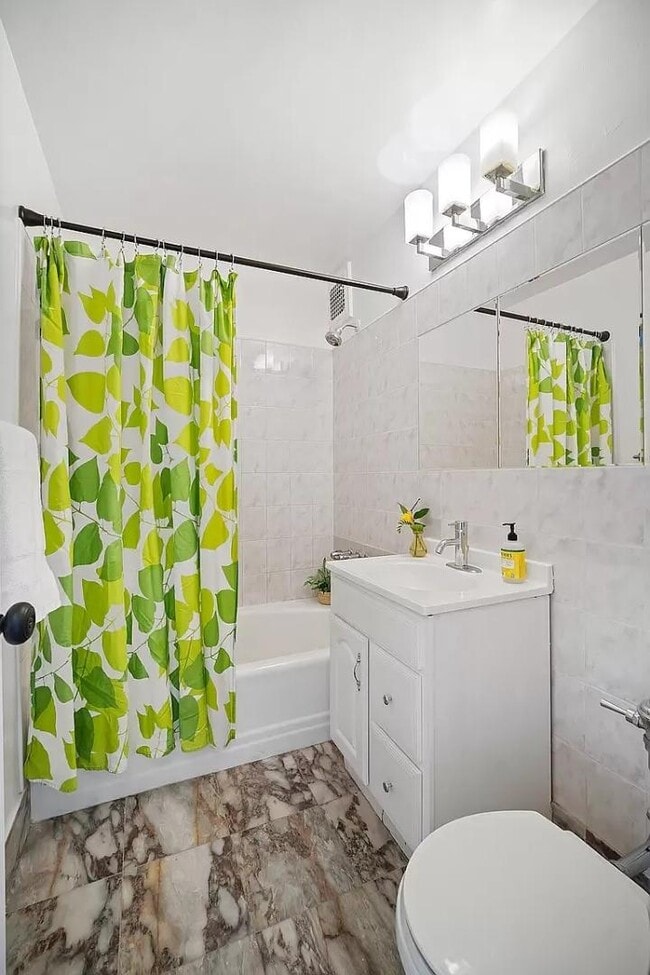 Photo - 415 Argyle Rd