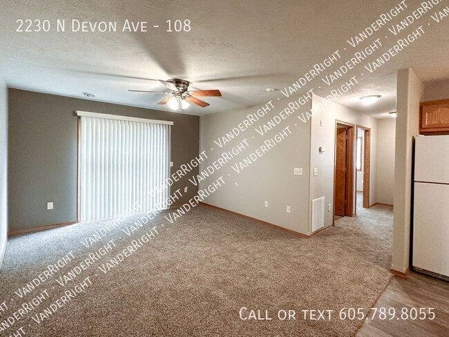Building Photo - 2230 Devon Ave Unit 108