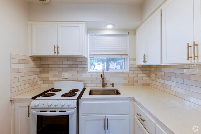 Studio - 350SF - Kitchen - Darwin Apartments