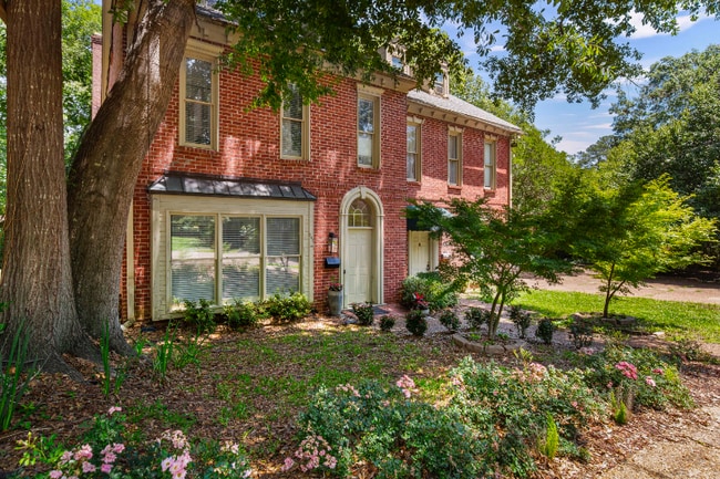 Photo - 806 Oakwood St