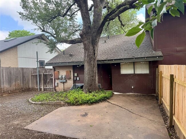 Photo - 907 Milford Way