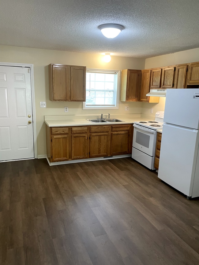 Photo - 103 N Whitley St