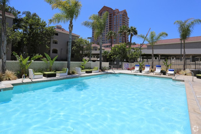 Building Photo - Axiom La Jolla