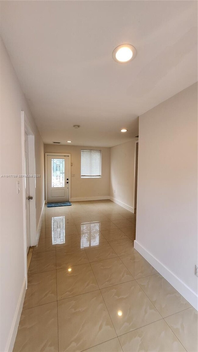 Photo - 12535 NE Miami Pl