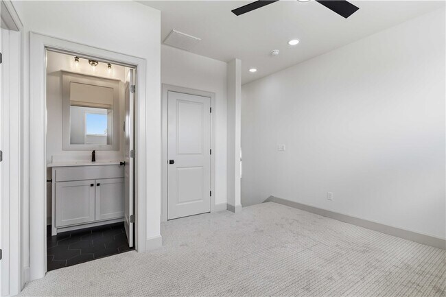 Photo - 1071 Whistler St