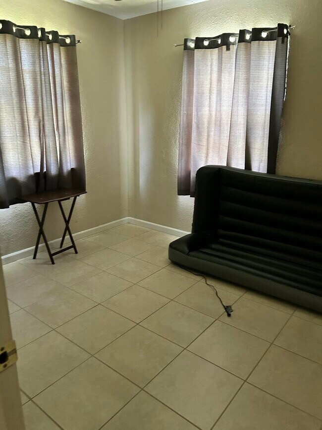 141 SE Serenata Ct House House - Image 