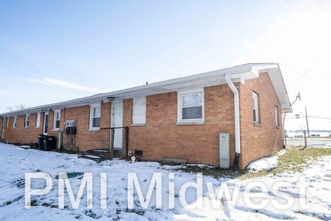 Photo - "Charming 2-Bedroom Retreat with 800 Sq. Ft. of Comfort in New Palestine!" Unidad 13