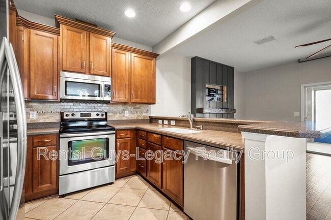 Building Photo - 13354 Solar Dr Rental