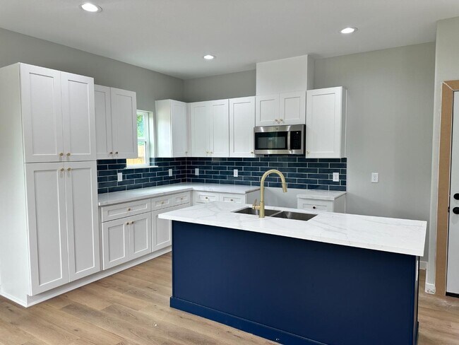 Photo - 8404 Tate St Unidad A