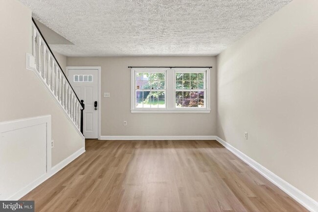 Photo - 104 W Annandale Rd