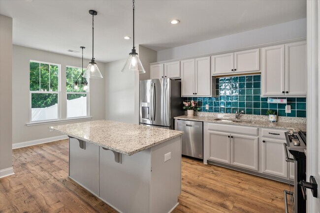 127 Hawthorne Landing Dr
