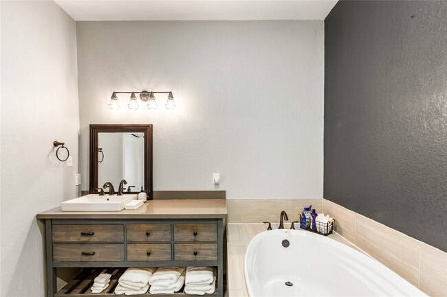 Building Photo - 25400 Pine Ridge Rd