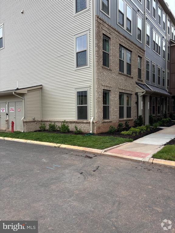 Building Photo - 1013B Mays Ln Rental
