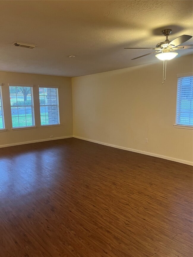 Photo - 302 Inverness Dr