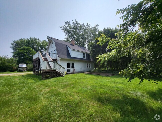 Building Photo - Spacious 4-Bedroom Carriage House with Hea...