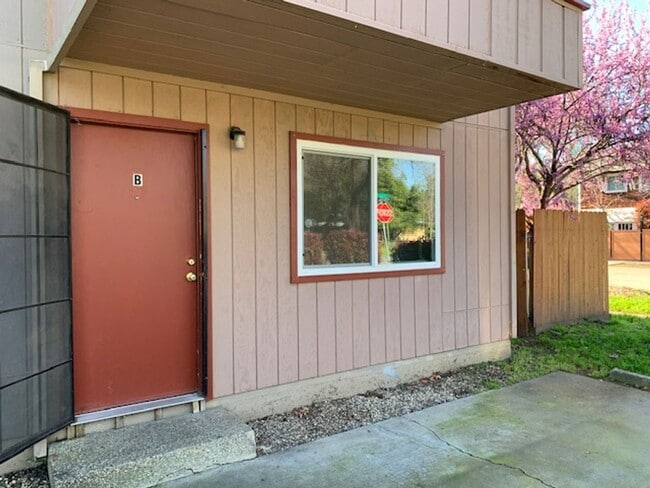 Photo - 3 Bedroom, 2 full Bath suite!!