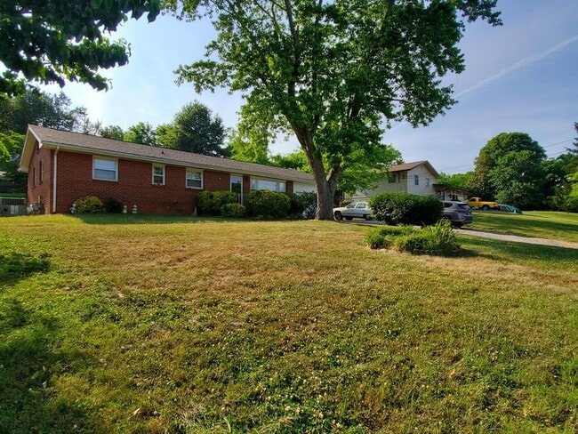 Photo - 3909 Deerfield Rd House