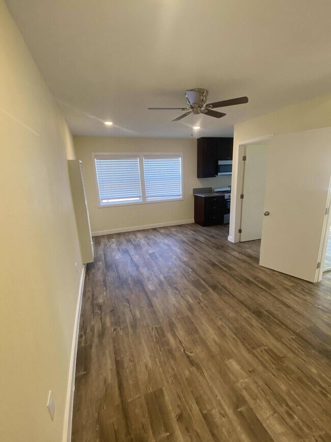 Photo - 1412 W Florence Ave