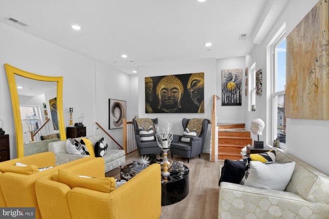 Photo - 2352 W Thompson St Unit 2F