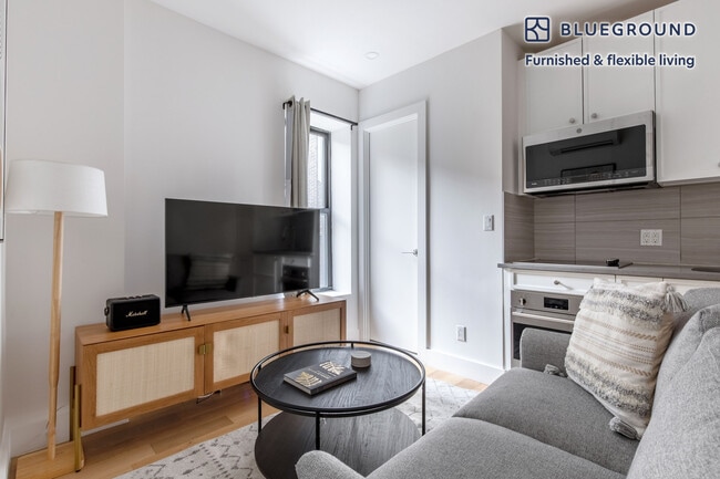 Photo - 236 W 10th St Unidad FL4-ID1334