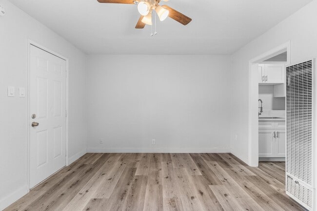 Photo - 2652-2728 E 15th Street Unidad 2726