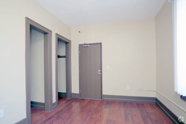 0BR_1BR - Huntington Apartments