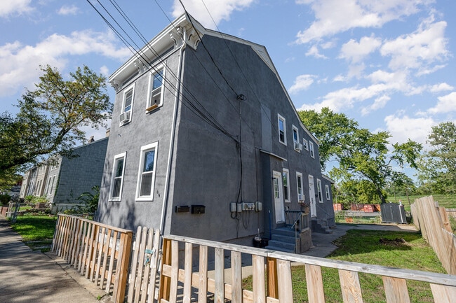 Photo - 614 E 16th St Apartment