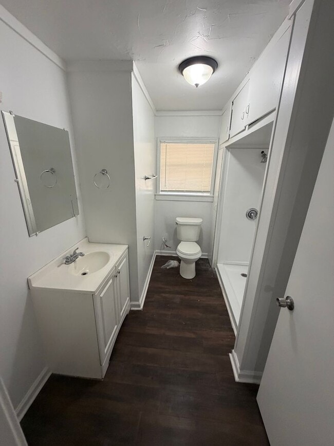 Photo - 3229 Denman St