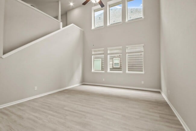 Photo - 22475 Kinley St
