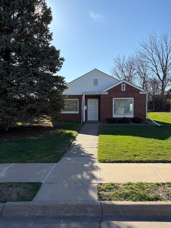 Photo - 2113 Broadlawn Rd