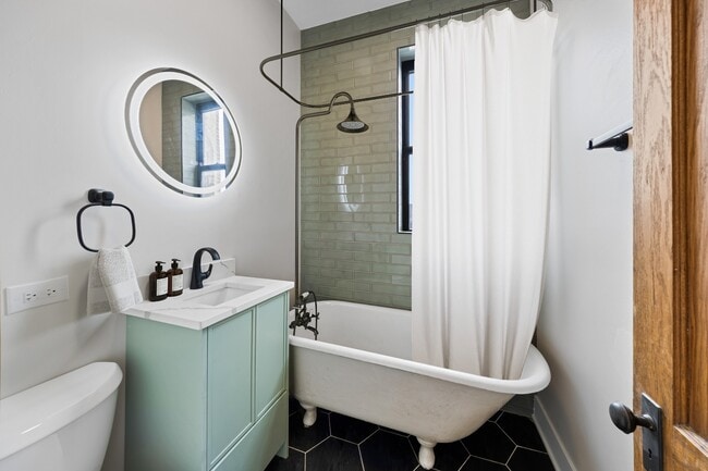 Photo - Renovated 2 bed in Logan Square - Now Leasing! Unit 3227-1