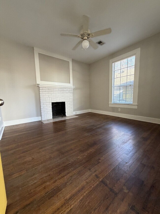 Photo - 107 Cleveland St SE