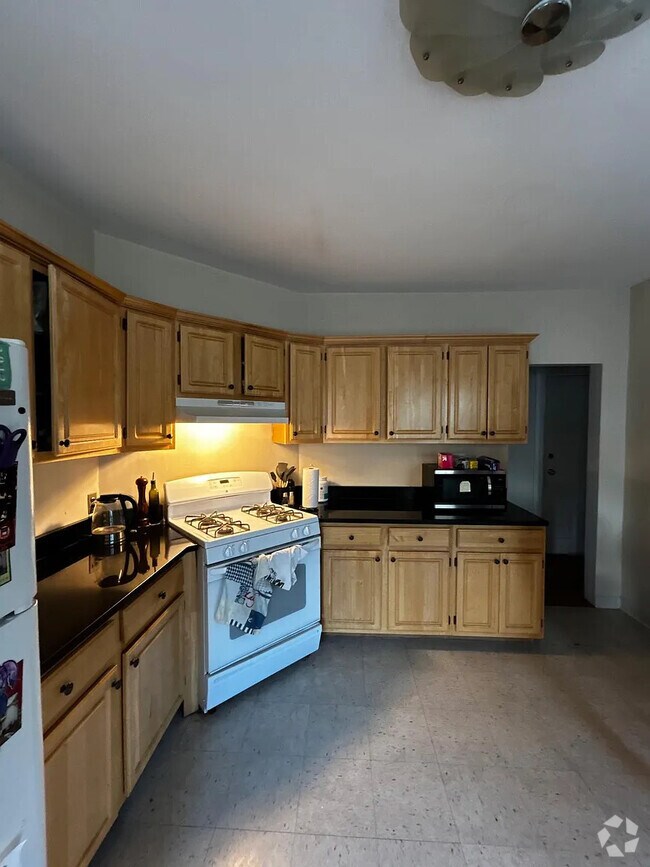 Building Photo - 27 Ibbetson St Unit 2 Rental