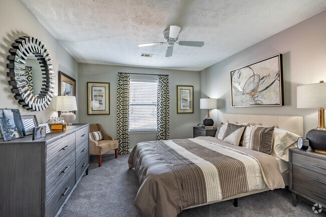 2BR, 2BA - 1050SF