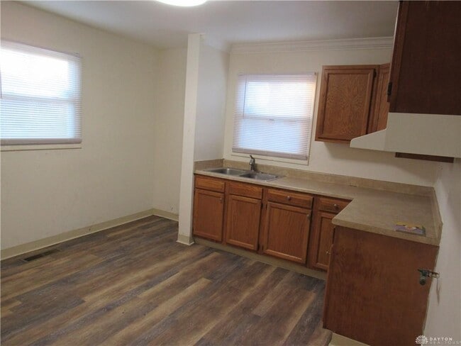 Photo - 4976 Marburn Ave