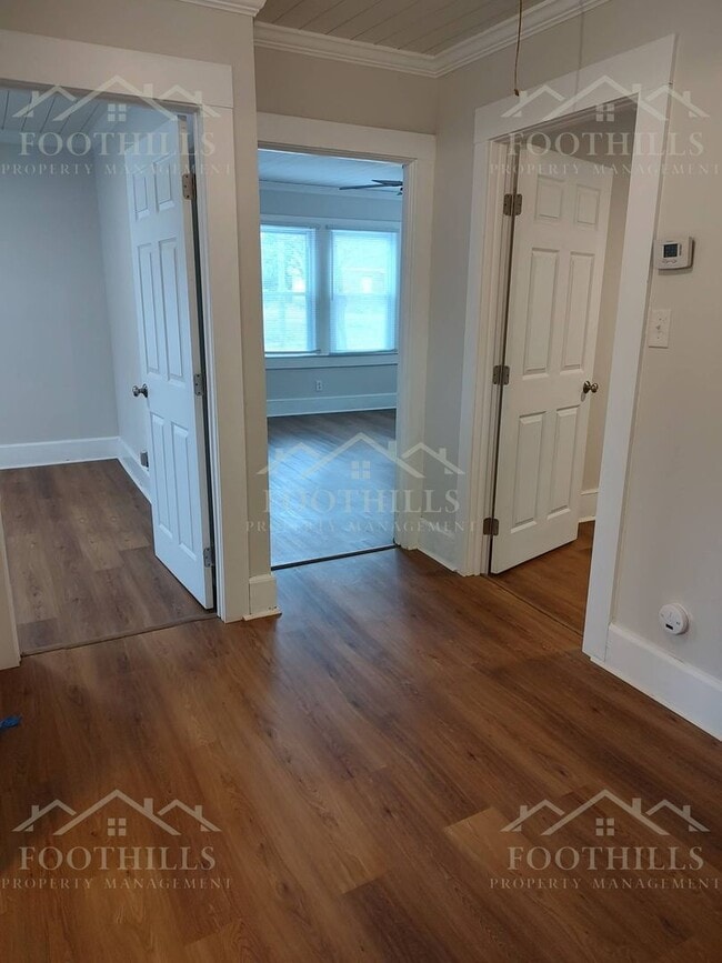 Photo - 211 Dickens Ave