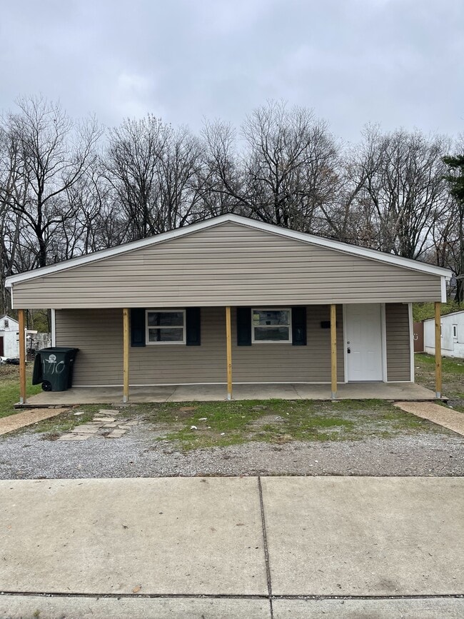 Building Photo - 1710 S Kelly St