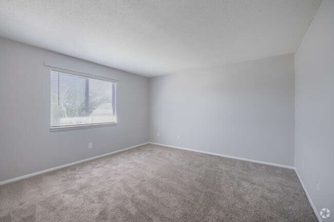 1BR, 1BA - 880SF - Bedroom