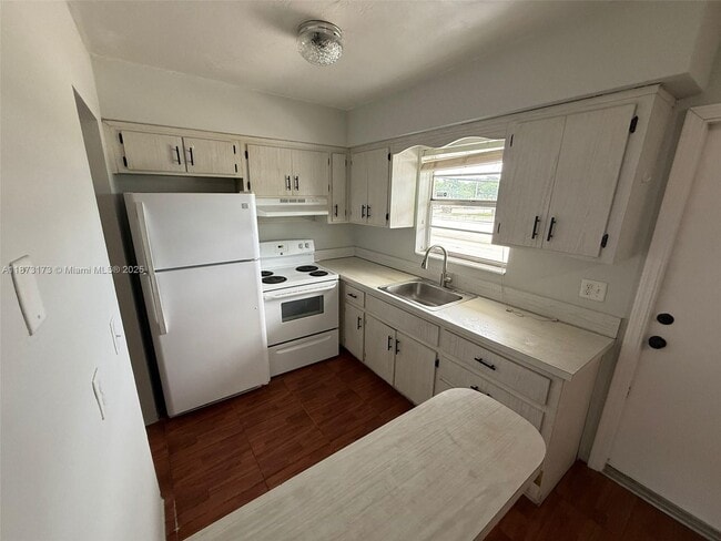 Building Photo - 7401 Pines Blvd Unit 206A Rental
