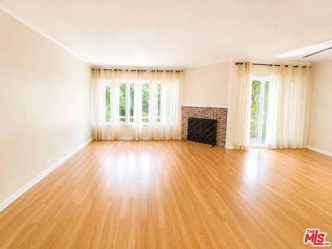 Building Photo - 5870 Green Valley Cir Unit 129