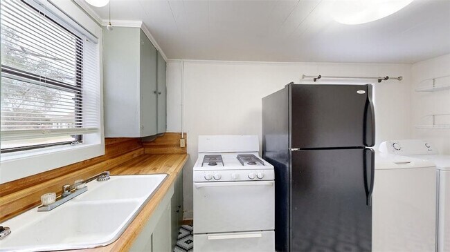 Photo - 303 Montclair Ave