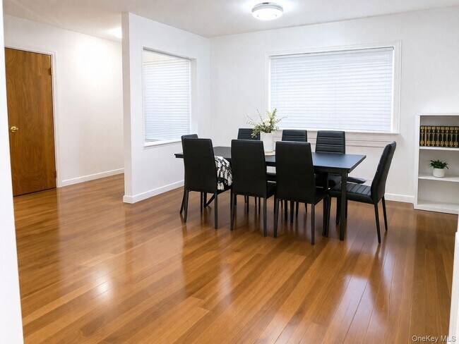 Photo - 19 Lawrence Ave