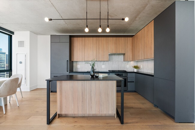 Photo - 234 W Polk St Unidad 2402