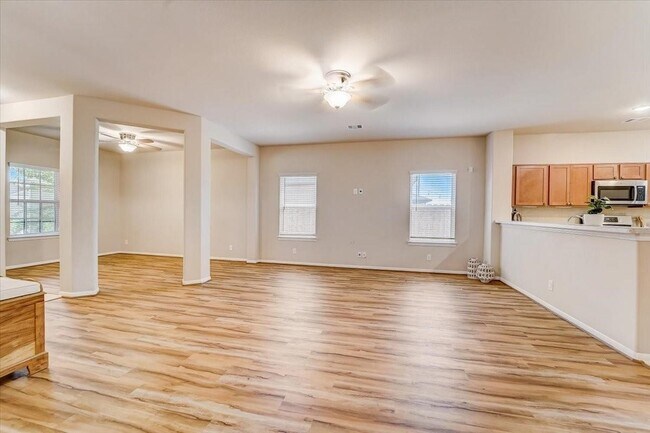 Photo - 8827 Willet St