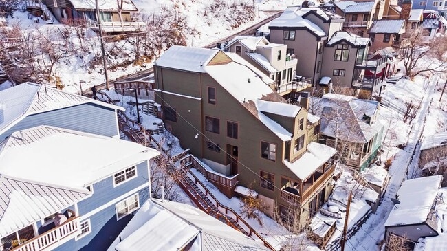Photo - 361 Ontario Ave