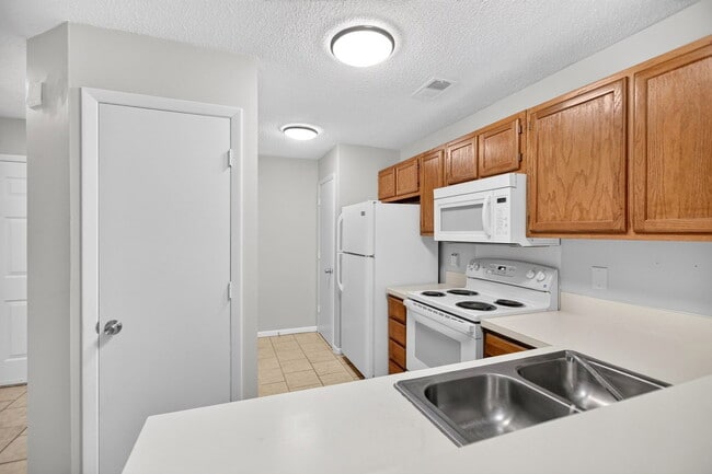 Photo - 8471 Yadkin Cir Unit Apartment F