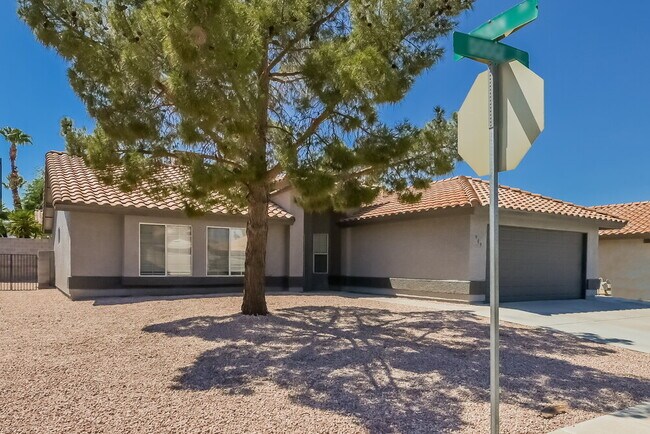 Photo - 909 Dodge St