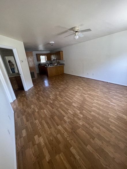 Photo - 261 Bayless St